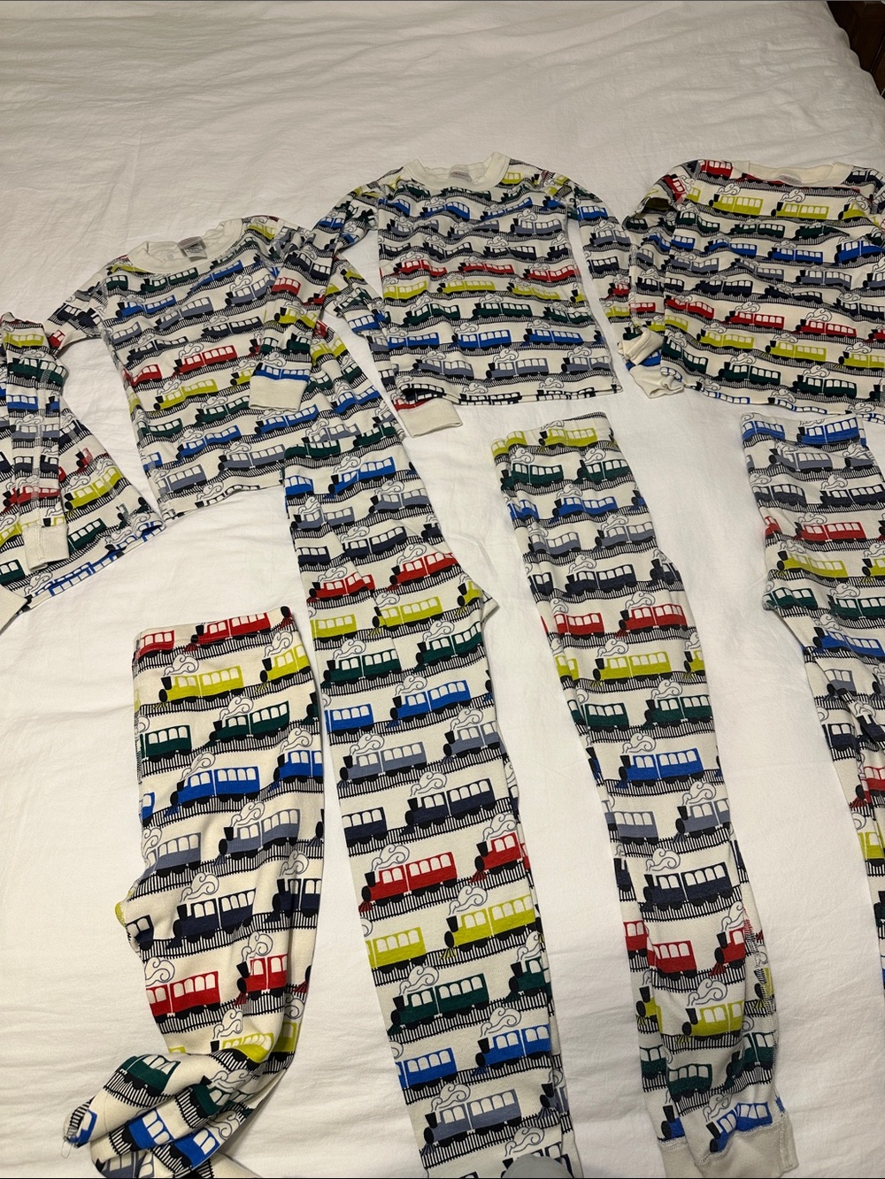Hanna Andersson Train Pajamas (set of 4), Like New, size 6/7